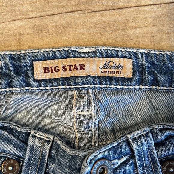 Big Star Blue Denim Jean Capri with white stitching - Picture 2 of 3